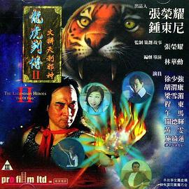 《花少》旧巴士行驶在戈壁公路